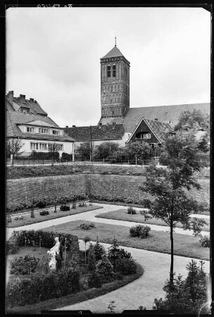 Glogau (poln. Głogów). Rosengarten und Stadtpfarrkirche