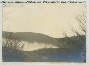 Foto mit Blick vom "Kleinen Belchen" ins nebelbedeckte Gebweiler Tal