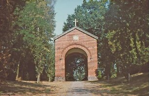 Bahnhofstraße: Alter Friedhof: Torhaus
