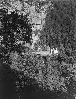 Brücke im Inntal : Blick von der Abtei St. Georgenberg auf die Hohe Brück.