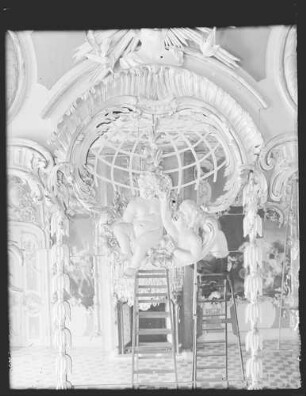 Potsdam, Neues Palais, Unteres Fürstenquartier, Unteres Konzertzimmer, R.: 161, Spiegeldetail.