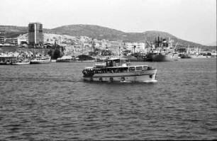 Sibenik: modernes Stadtviertel am Hafen, mit Hochhaus