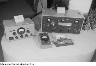 Pegelzeiger, Leistungsmeß-Sender, Dezimeter-Meßleitung des Unternehmens Rundfunk- und Fernmelde-Technik (RFT), Technische Messe 1953
