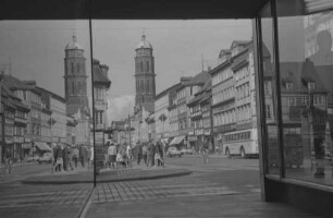 Göttingen: Gänseliesel-Brunnen mit Spiegelung im Schaufenster [ohne Gänseliesel-Brunnen]