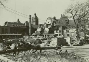 Münchner Platz, Helmholtzstraße