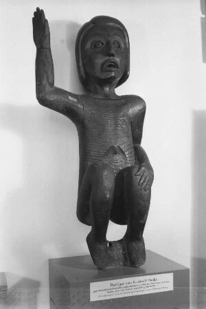 Unterlegener Rivale des Häuptlings, Dachfigur eines Kwakiutl-Hauses - Museum für Völkerkunde Berlin