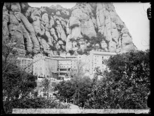 Montserrat: Blick zum Kloster