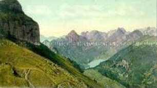 Hochgebirgslandschaft mit See