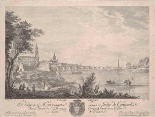 Seitenverkehrte Stadtansicht von Dresden, Blick vom linken Elbufer auf Teile der Altstadt und der Neustadt und die Augustusbrücke, im Vordergrund Staffage mit Elbschiffen