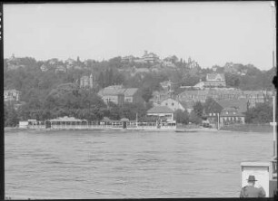 Dresden-Blasewitz. Blick über die Elbe auf Loschwitz, Hotel Demnitz und den 'Luisenhof'