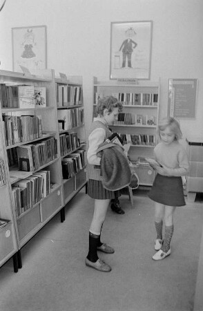 Kinder in der Kinderbibliothek Alex Wedding in Berlin