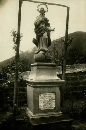 Katholische Kirche - Maria auf Kugel mit Schlange