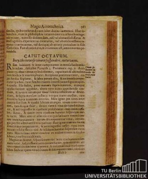 Caput Octavum. Incyatho inverso vinum suspendere, metu vacui.