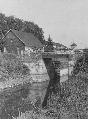 Straßenbrücke obere Schleuse Oberbiel/Lahn