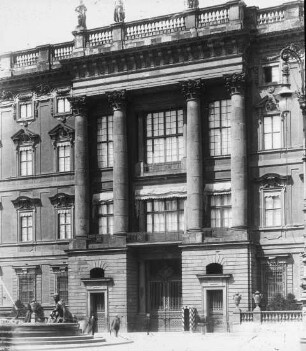 Berlin, Schloss, Portal im Schlüterhof. 1945 ausgebrannt, Ruine 1950/51 gesprengt
