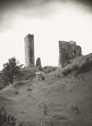 Lauchröden. Ruine der Brandenburg. Teilansicht von Südwesten