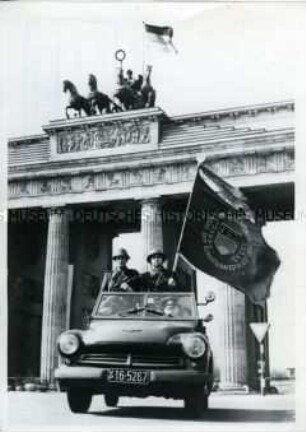Bereitschaftspolizei vor dem Brandenburger Tor