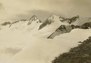 Österreich. Stubaier Alpen. Blick vom Hinteren Daunkopf zur Stubaier Wildspitze (3342 m), Warenkarseite (3340 m), Windacher Daunkogel (3363 m)