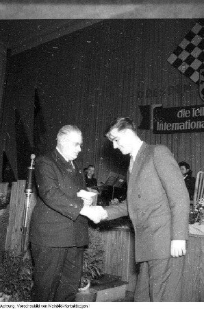 Dresden. Internationales Schachturnier in Dresden unter Teilnahme des Schachgroßmeisters Wolfgang Uhlmann, 1956