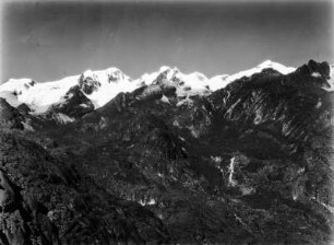 Bergkette mit Gipfeln : Bergkette mit schneebedeckten Gipfeln im Gebiet von Cooca