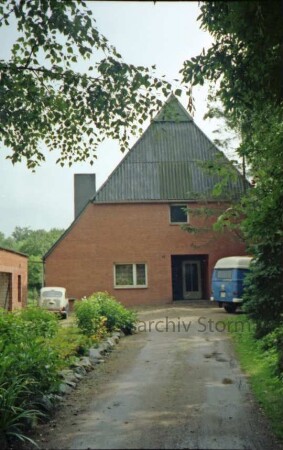 Kirchenstraße 15: ehemaliges Bauernhaus: Giebelseite: stark umgebaut