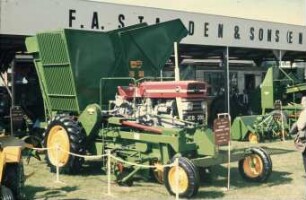 Kartoffelvollernter mit Traktoraufbau