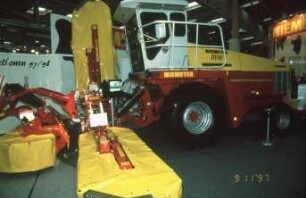Fotografie: Futterernte, Mähwerk, Scheibenmähwerk, Frontanbau, Trägerfahrzeug