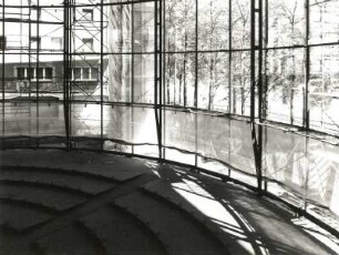 Dresden-Altstadt, Bernhard-von-Lindenau-Platz 1. Neubau Sächsischer Landtag. Plenarsaal, Teilansicht der Glasfassade von innen