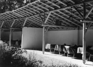 Freiluft-Liegehalle (vielleicht in einem Sanatorium und möglicherweise im Allgäu)