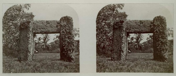 "Haamonga gate. Tonga."