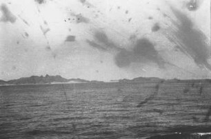Inseln bei Aden : Blick vom Schiff Usaramo auf eine Inselgruppe bei Aden