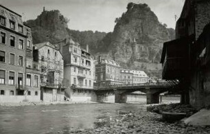 Idar-Oberstein, Ortsansicht : Idar-Oberstein. Ortsansicht mit Neuem und Altem Schloss und Felsenkirche. Blick über die Nahe mit Straßenbrücke