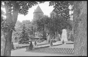Freiberg. Schlossplatz mit Winklerdenkmal