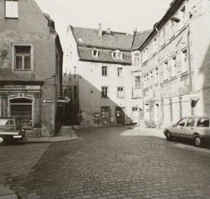 Blick gegen Alte Knabenschule (Obere Burgstraße 14) und Haus mit dem Teufelserker (Obere Burgstraße 1)