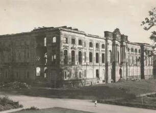Dresden-Neustadt. Ruine des Japanischen Palais. Ansicht vom Palaisgarten aus