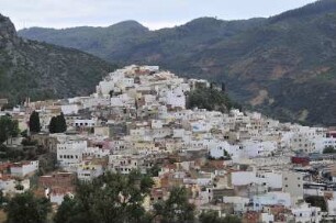 Moulay Idriss - Stadtübersicht : Stadtübersicht über den für Muslime heiligsten Ort in Marokko. Aufgenommen am 30. Oktober 2010 in Moulay Idriss