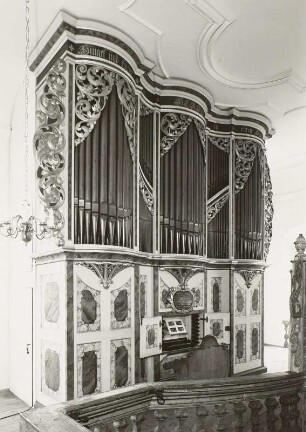 Zweimanualige Orgel op. 40, Ponitz : Silbermann, Gottfried: Zweimanualige Orgel II/27 op. 40 (1736-1737; G. Silbermann, 1758 gefaßt von Maul). Ponitz, Dorfkirche (Friedenskirche)