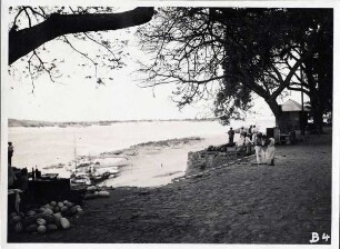 Blick bei Niedrigwasser von Ciudad Bolívar den Orinoco flussabwärts