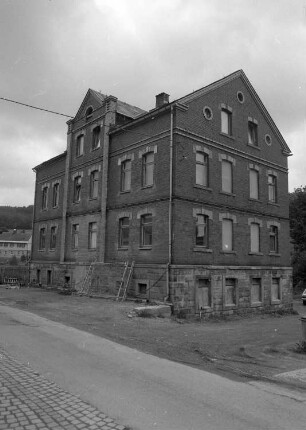 Klingenthal-Zwota, Klingenthaler Straße 1. Wohnhaus. Straßenansicht