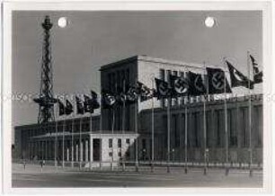 Berlin, Funkturm, Flaggenschmuck