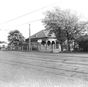 Dresden-Reick. Firma Michel-Internationale Transporte (ehemals VEB Mikromat), Mügelner Straße 36. Straßenansicht