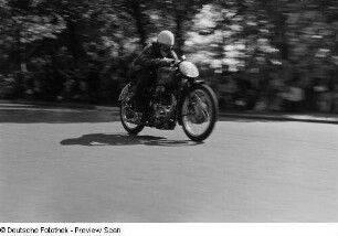 Motorradfahrer bei einem Rennen