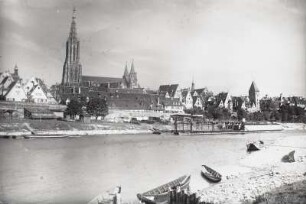 Ulm. Stadtansicht über die Donau : Ulm, Stadtansicht mit Münster, Rathaus, und Metzgerturm, Blick über die Donau nach Nordosten