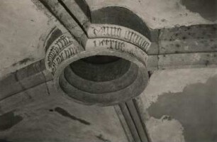 Wechselburg. Stiftskirche. Mittelschiff. Ringschlußstein des spätgotischen Gewölbes. Südliches und östliches Feld (nach der Restaurierung)