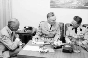 Freiburg: Antrittsbesuch des Generals Jean Claude Fuhr bei Oberbürgermeister Dr. Keidel