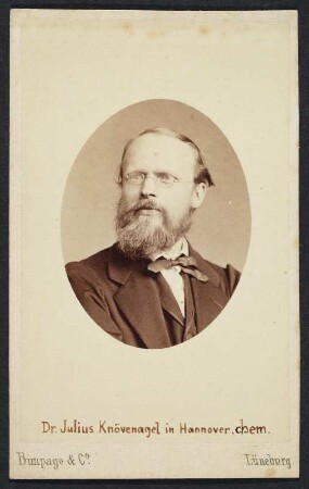 Porträt Julius Knoevenagel : Foto-/Bildersammlung Stenografische Sammlung. Porträt Julius Knoevenagel. Photographie. Carte de visite (um 1880; Bimpage & Co.). Dresden: SLUB P a 0350