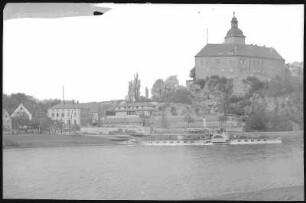 Hirschstein. Schloss mit Elbe und Dampfer Habsburg