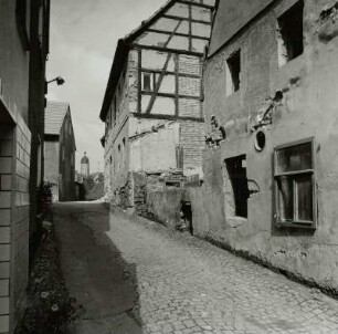 Kräutrichsgasse. Blick nach Norden zum Hausmannsturm des Schlosses