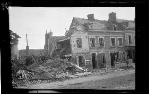 Saint-Quentin (Dep. Aisne, Frankreich): "zerschossene Häuser"