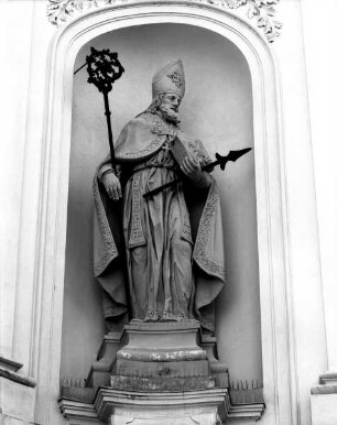 Statue des heiligen Adalbert als Nischenfigur